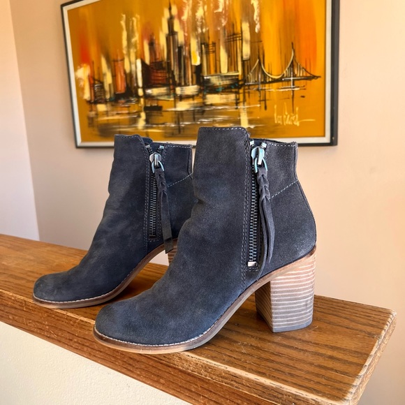 Dolce Vita Stacked Heel Booties, 7, EUC! - Picture 2 of 8